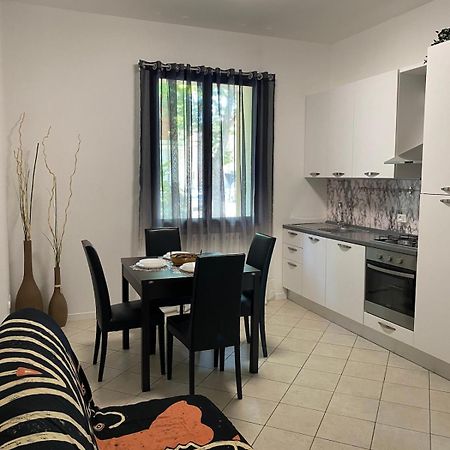 Ampio Appartamento In Posizione Strategica Rimini Esterno foto