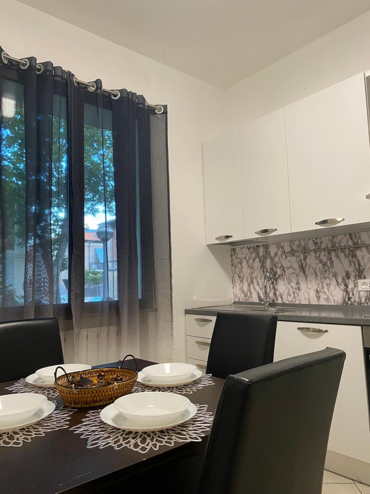Ampio Appartamento In Posizione Strategica Rimini Esterno foto