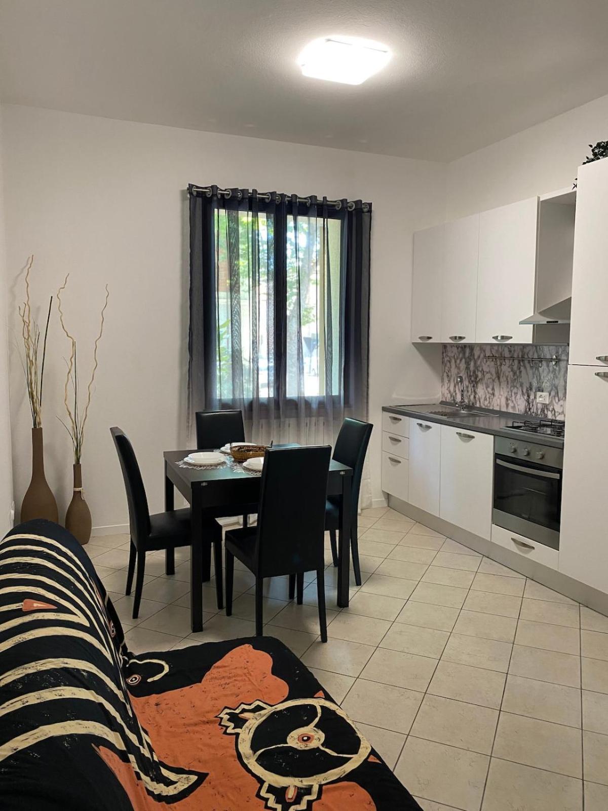 Ampio Appartamento In Posizione Strategica Rimini Esterno foto